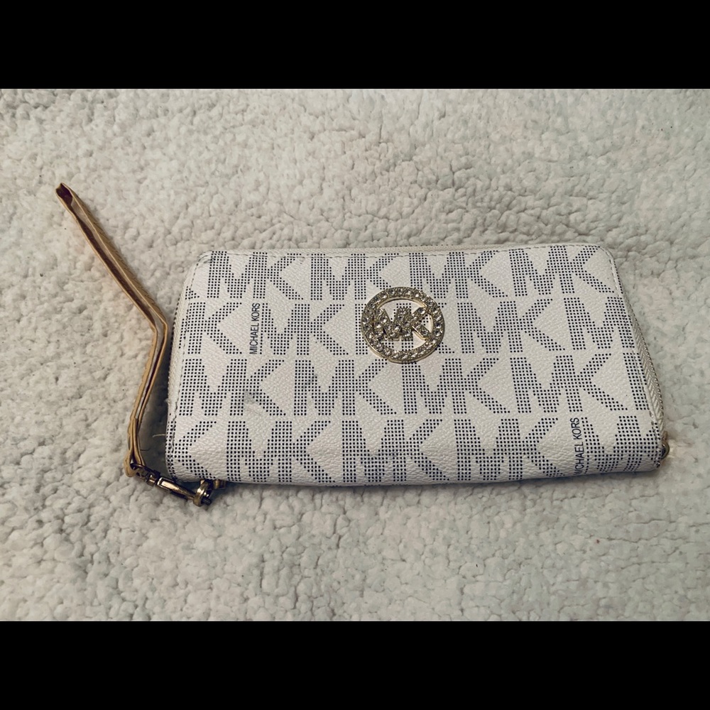 Michael Kors Wallet/Wristlet- white